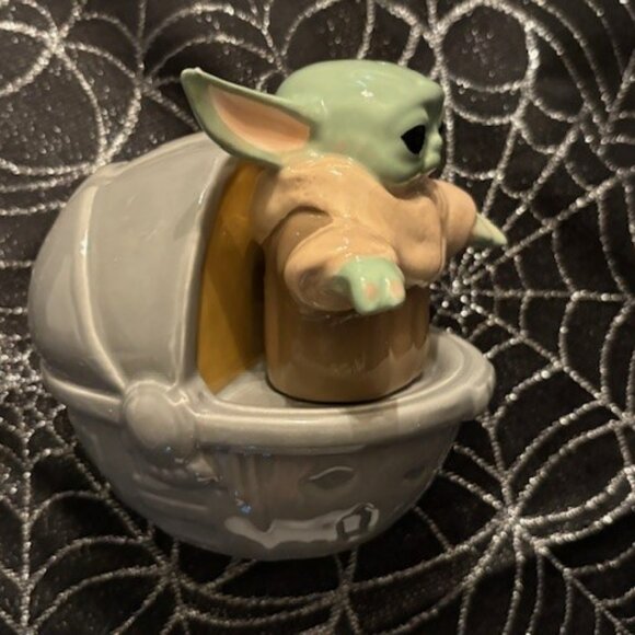 NWT Star Wars The Mandalorian The Child Salt and Pepper Shaker Set - Picture 6 of 6